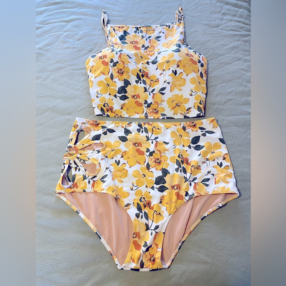 Kortni Jeane XXL yellow floral set. Flower cut out and squared up top/high neck